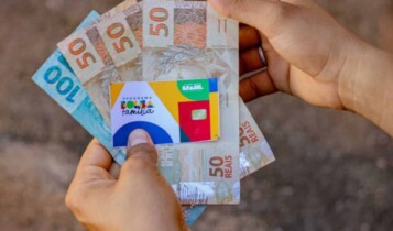 Dois estados já estão garantindo extra de R$ 300 para beneficiários do Bolsa Família Créditos: Marcello Casal Jr./Agência Brasil