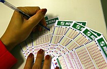 Mega-Sena acumula e próximo concurso pode pagar R$ 30 milhões Mega-Sena acumulada concurso 3032