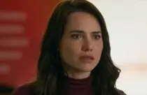 Resumo de Quem Ama Cuida hoje (24/8): Adriana se aproxima de comprador de joias em plano de vingança
