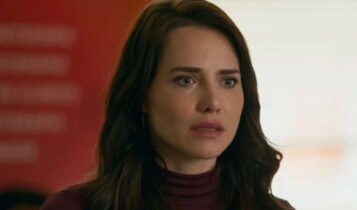 Resumo de Quem Ama Cuida hoje (24/8): Adriana se aproxima de comprador de joias em plano de vingança