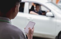 Homem é demitido, continua usando Uber corporativo e acaba condenado