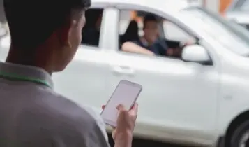 Homem é demitido, continua usando Uber corporativo e acaba condenado