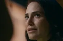 Resumo da novela Quem Ama Cuida hoje (17/8): Adriana autoriza venda das joias de Arthur