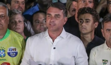Flávio Bolsonaro pode continuar recebendo salário