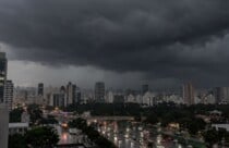 Ciclone impulsiona temporais e coloca São Paulo na rota de chuva forte, granizo e ventania, diz INMET